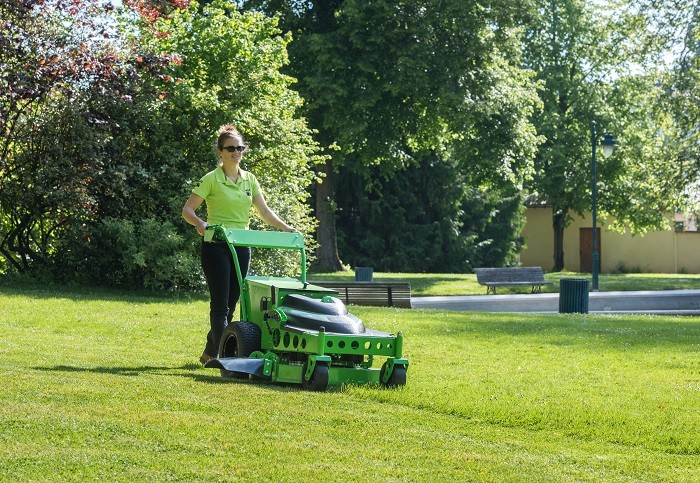 Minoris Tondeuse Electrique Pro A Batterie Conducteur Marchant